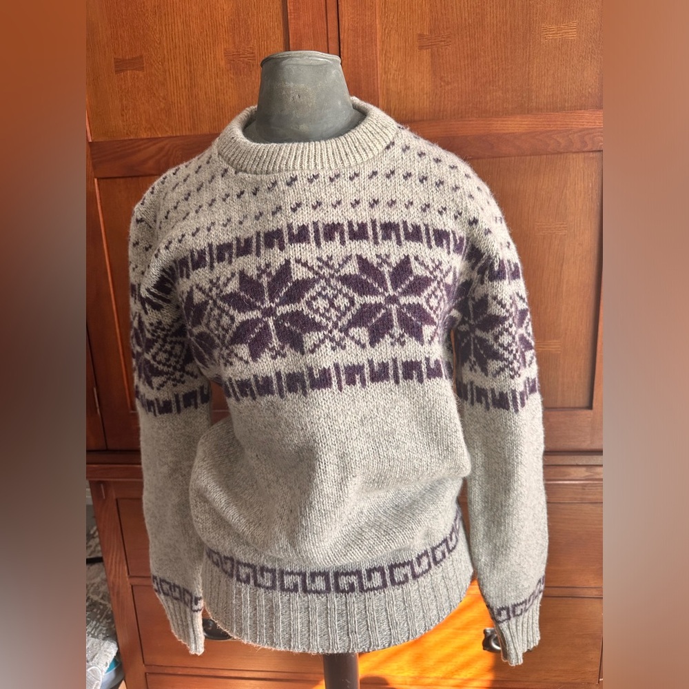 Vintage USA made Snowflake Knit Winter/Fall Sweater (Ladies Large)